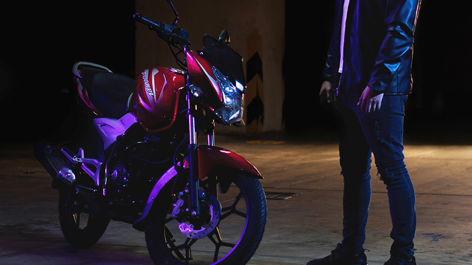 Moto Discover Lado derecho marca Discover